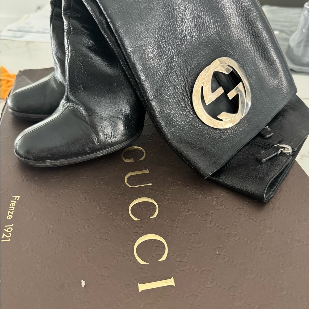 Gucci Black Leather Heeled Boots with Gold Accent - Picture 5 of 7